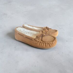 Minnetonka Tan Moccasin Slippers with Bow Accent